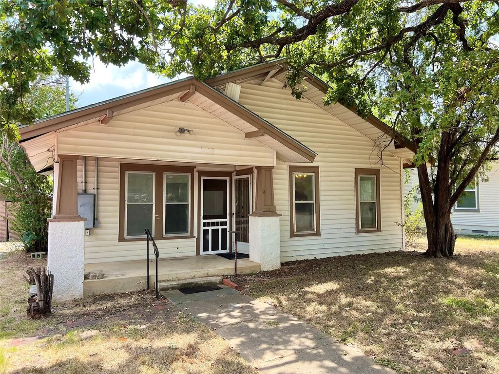 2202 Avenue E, Brownwood