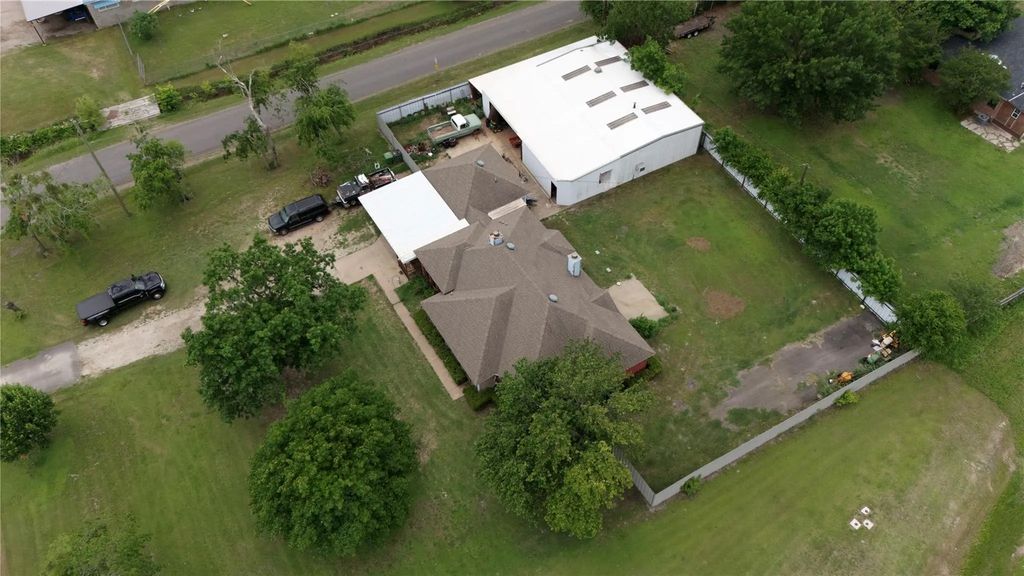601 Houston School Road, Red Oak