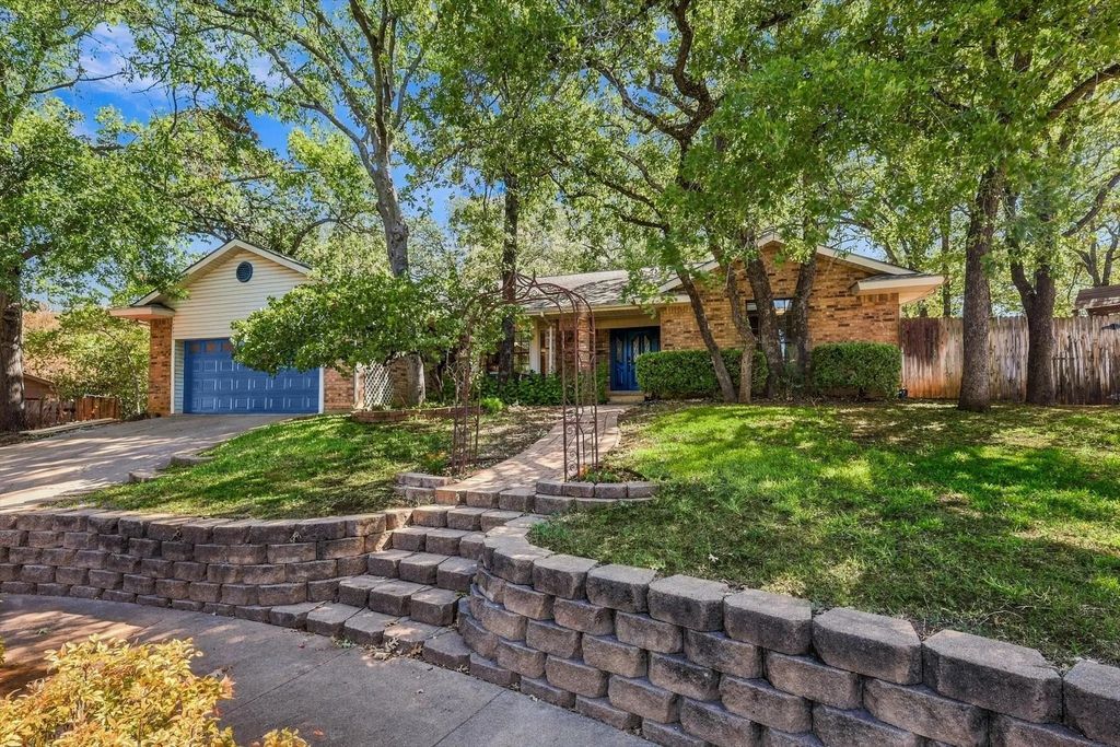 3232 Prince Court, Bedford