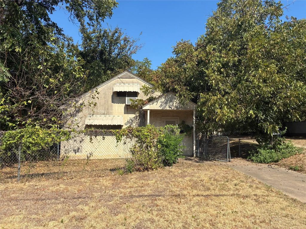 2307 Knight Street, Dallas