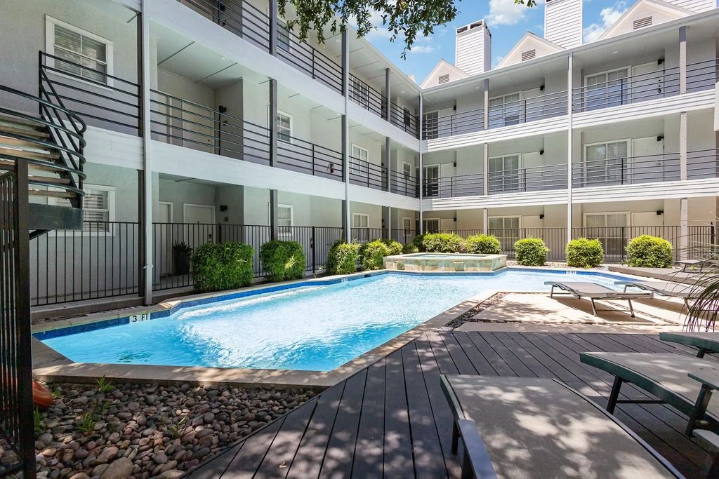 4111 Cole Avenue 30, Dallas