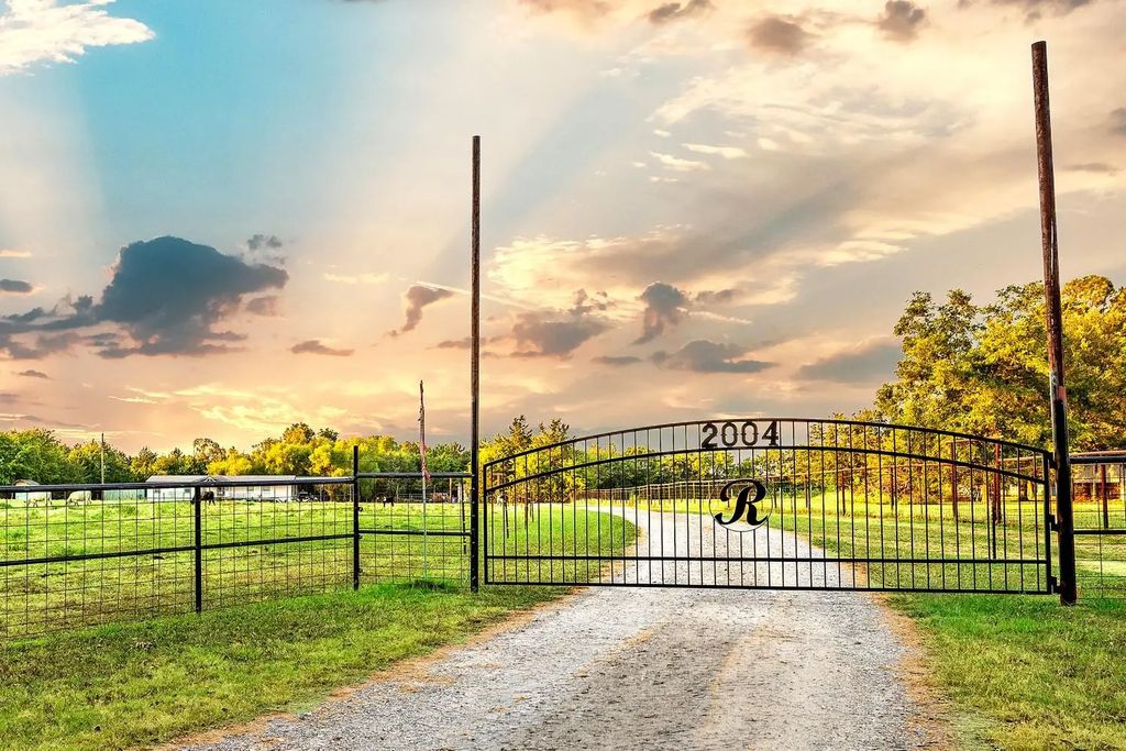 2004 Flowing Wells Road, Pottsboro