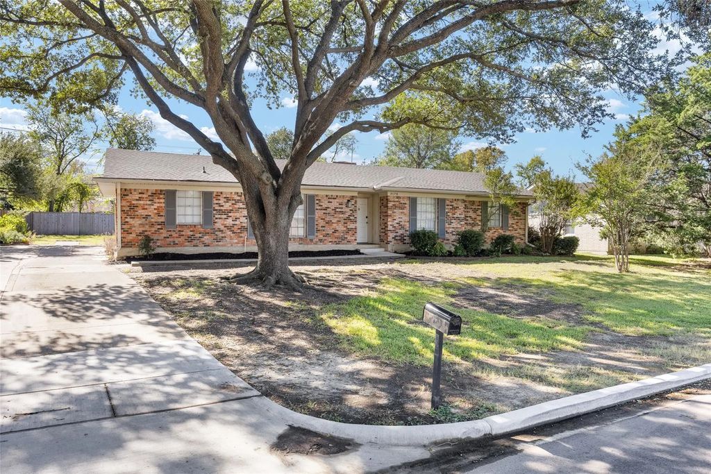 3170 Golfing Green Drive, Farmers Branch