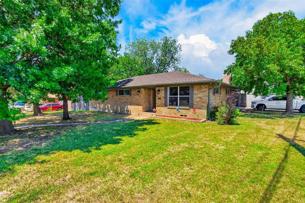 2400 Kent Circle, Greenville