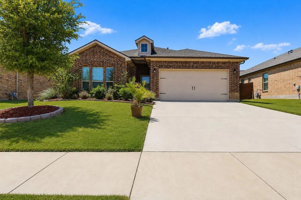 1112 Pacifica Trail, Cleburne