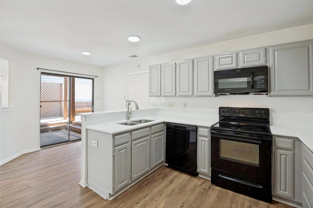 1922 Meadowview Court, Carrollton