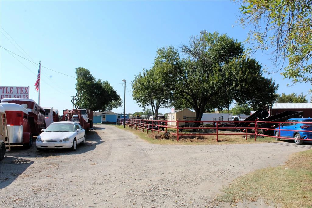 9820 E Highway 175, Kemp