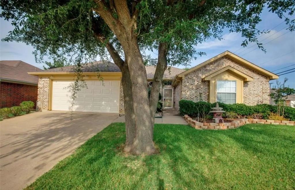 6200 Pierce Arrow Drive, Arlington