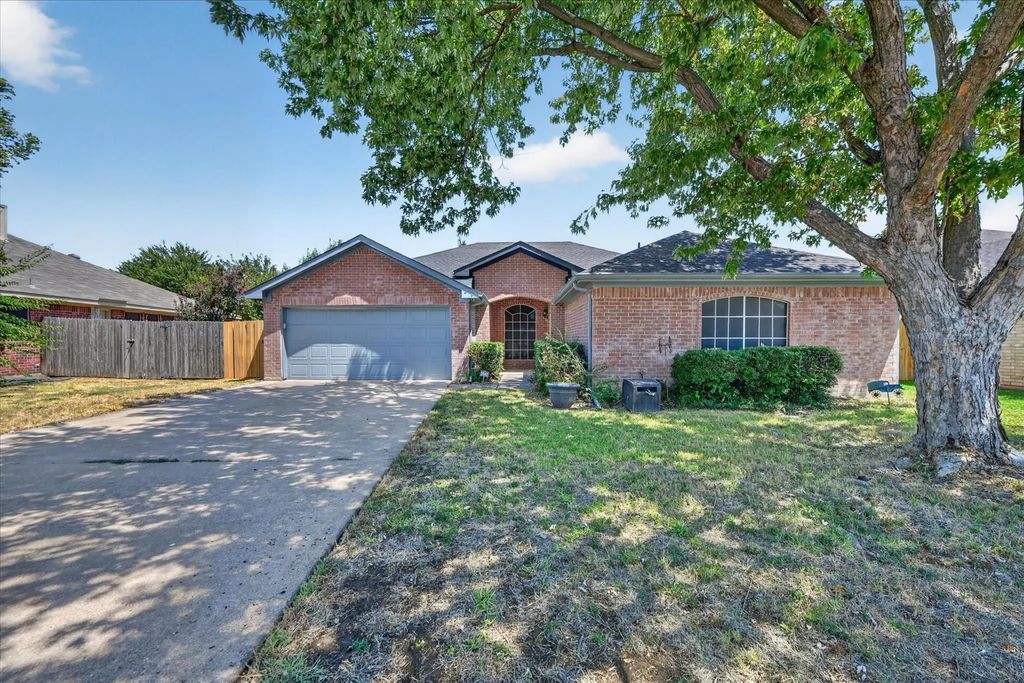 279 Vaden Avenue, Burleson