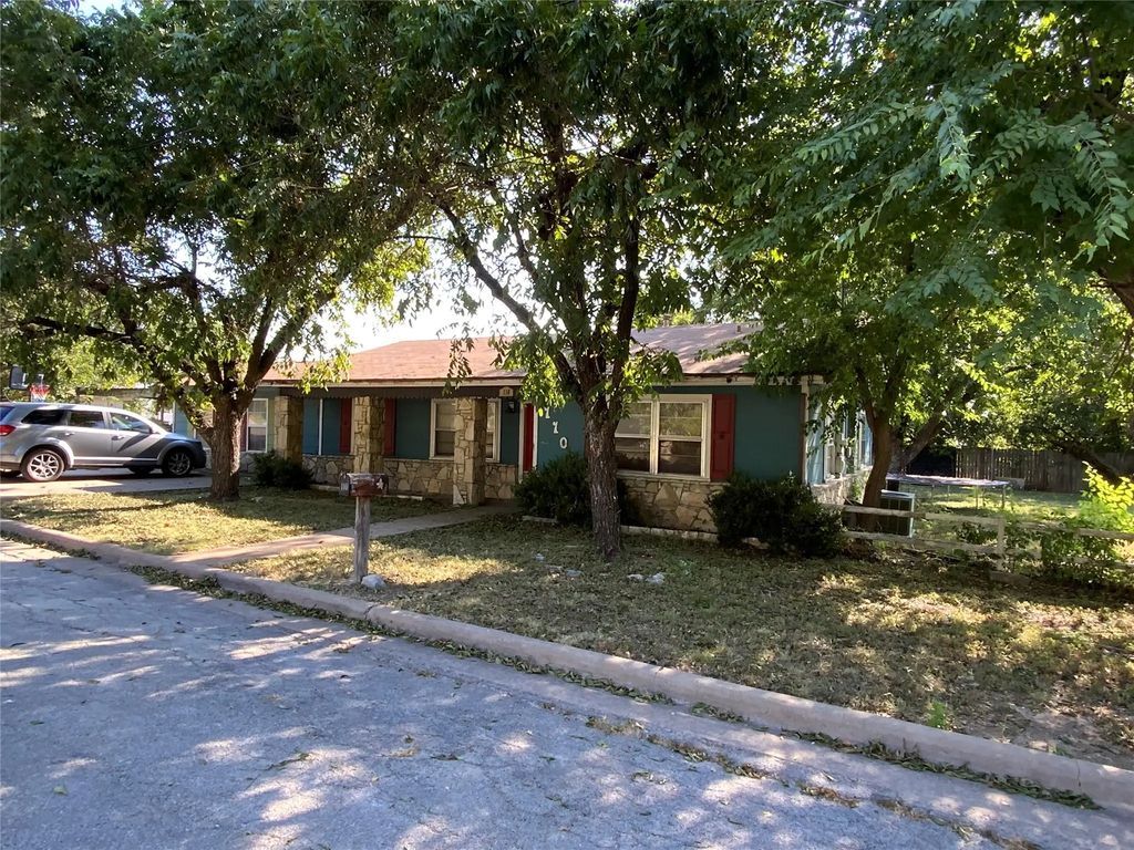 110 N Ervin Street, Comanche