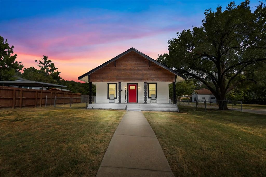 1212 Earl Street, Commerce