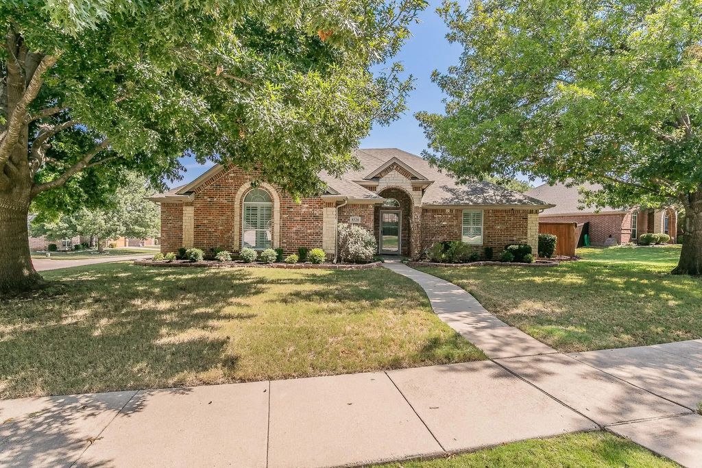 8328 Asta Court, Benbrook