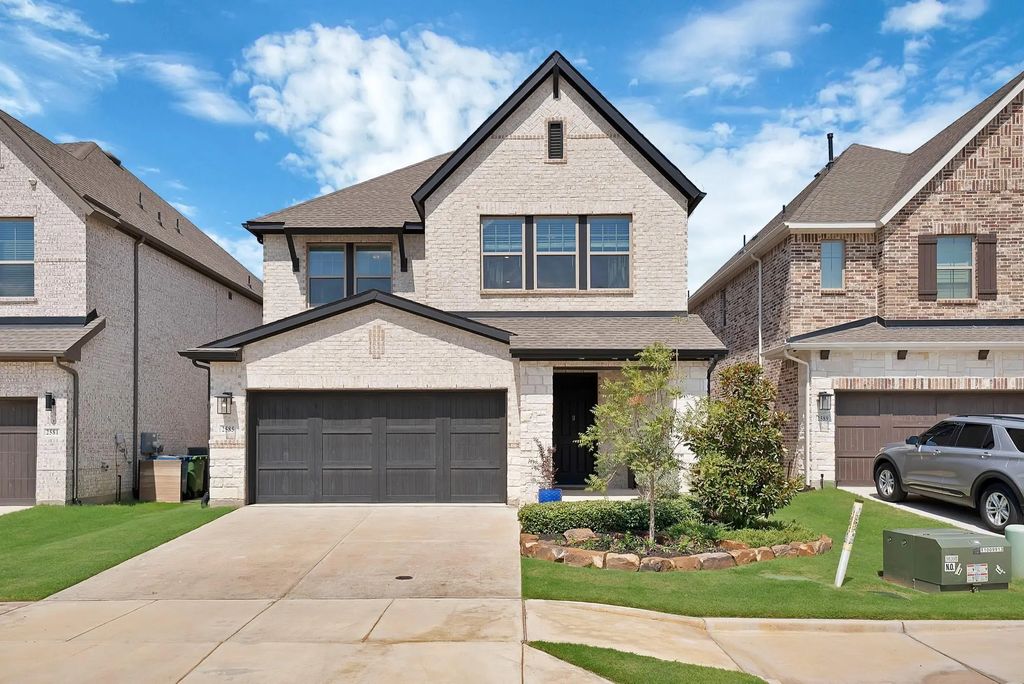 2585 Four Roses Drive, Lewisville