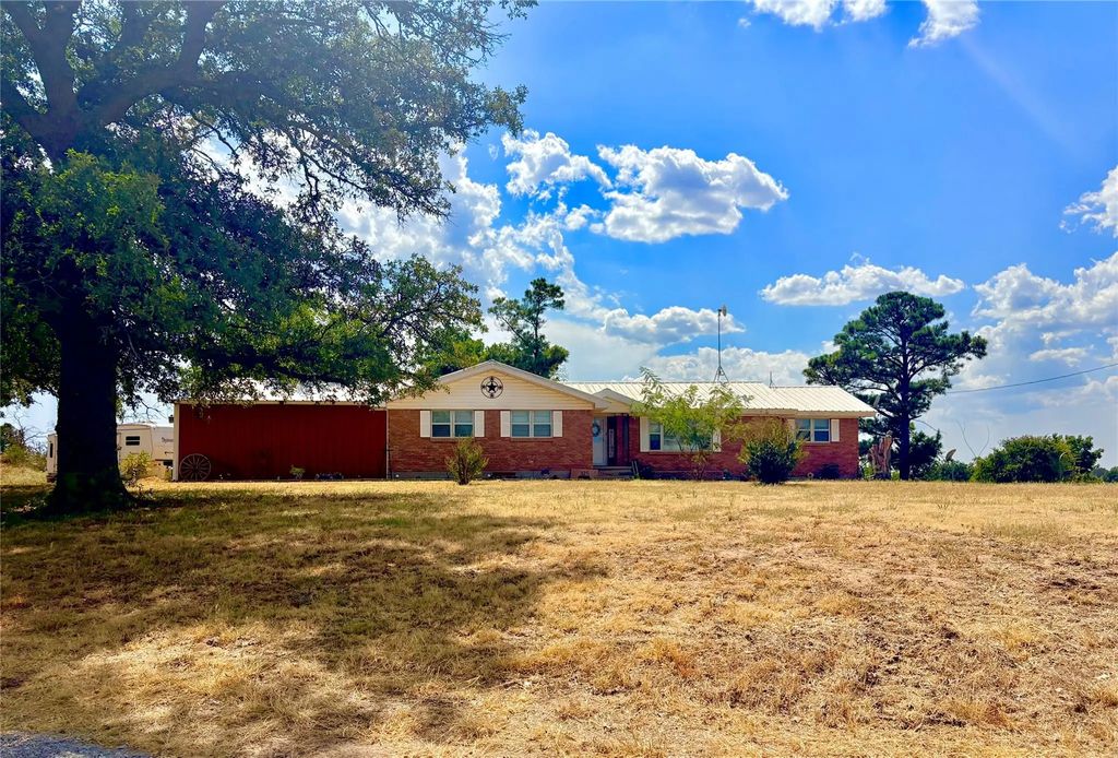 325 Highway 2563, Eastland