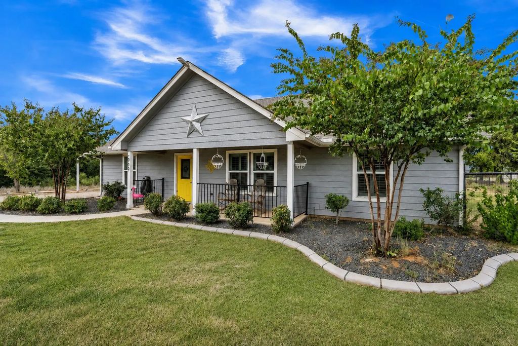 909 Erwin Road, Poolville