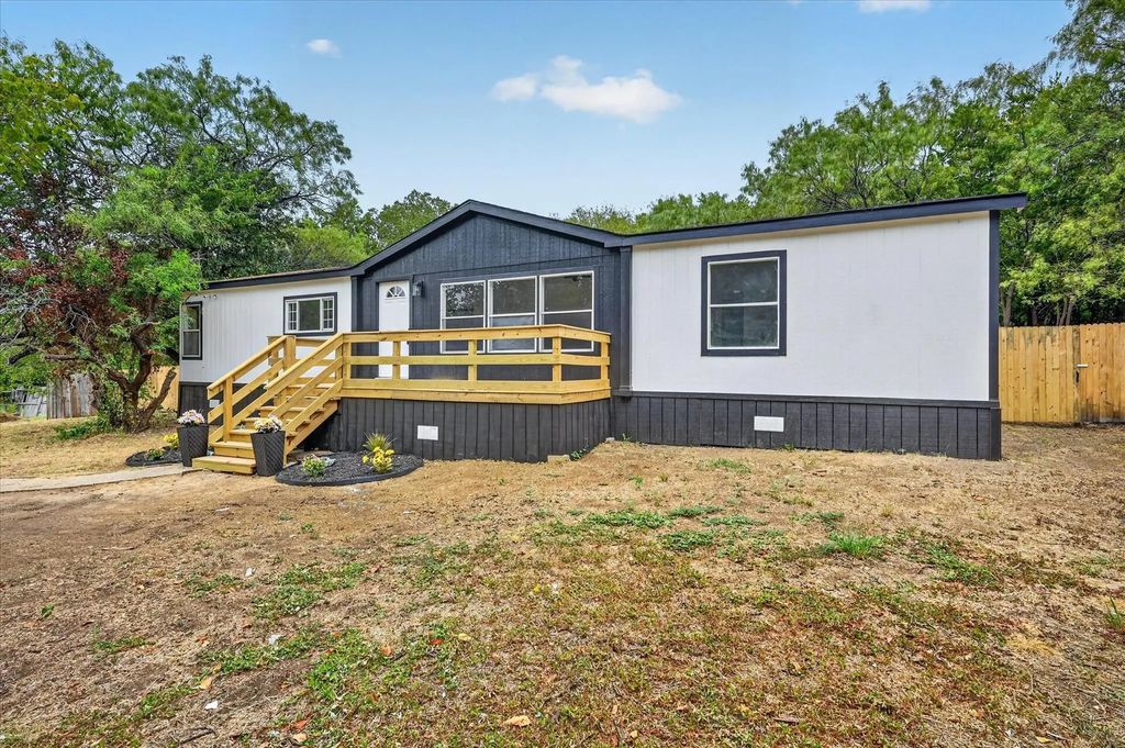 3713 Shady Lane, Joshua