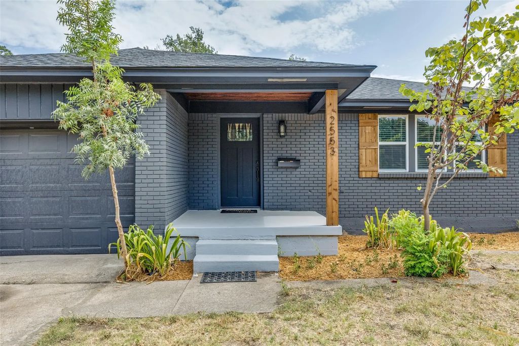2553 Dorrington Drive, Dallas