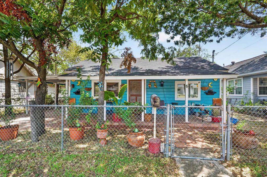 3332 Coronet Boulevard, Dallas
