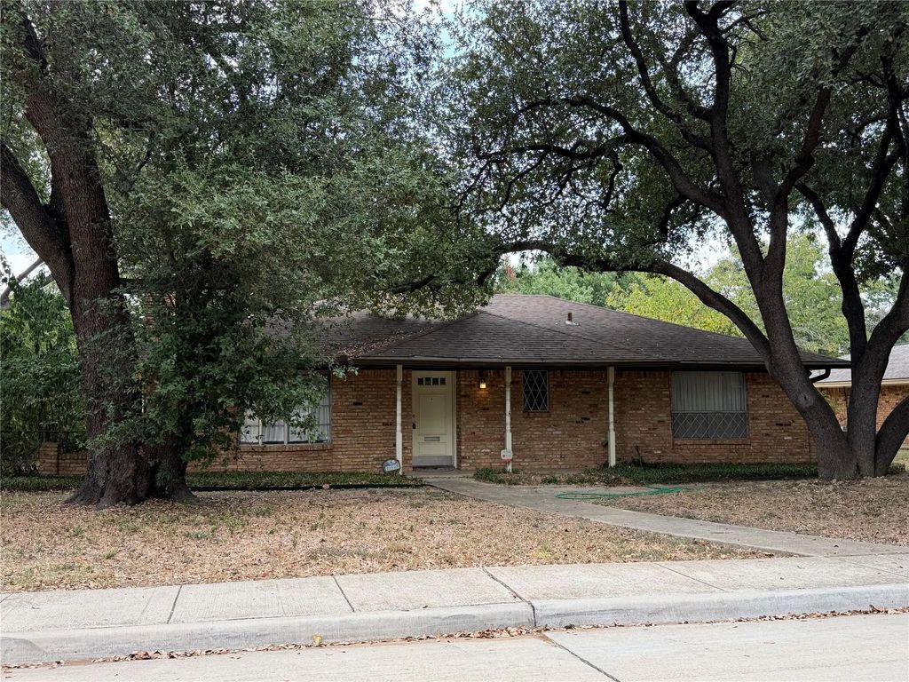 1010 Denmark Street, Grand Prairie