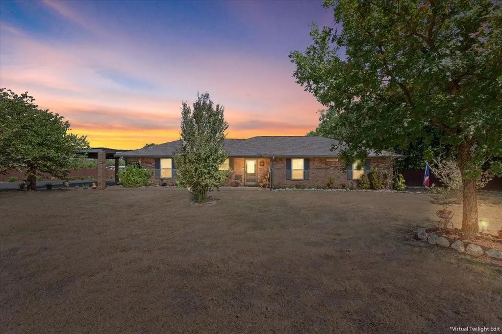 354 Bluebonnet Lane, Lorena