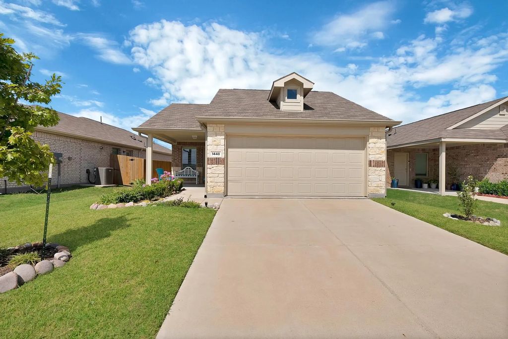 1448 Dovekie Drive, Forney