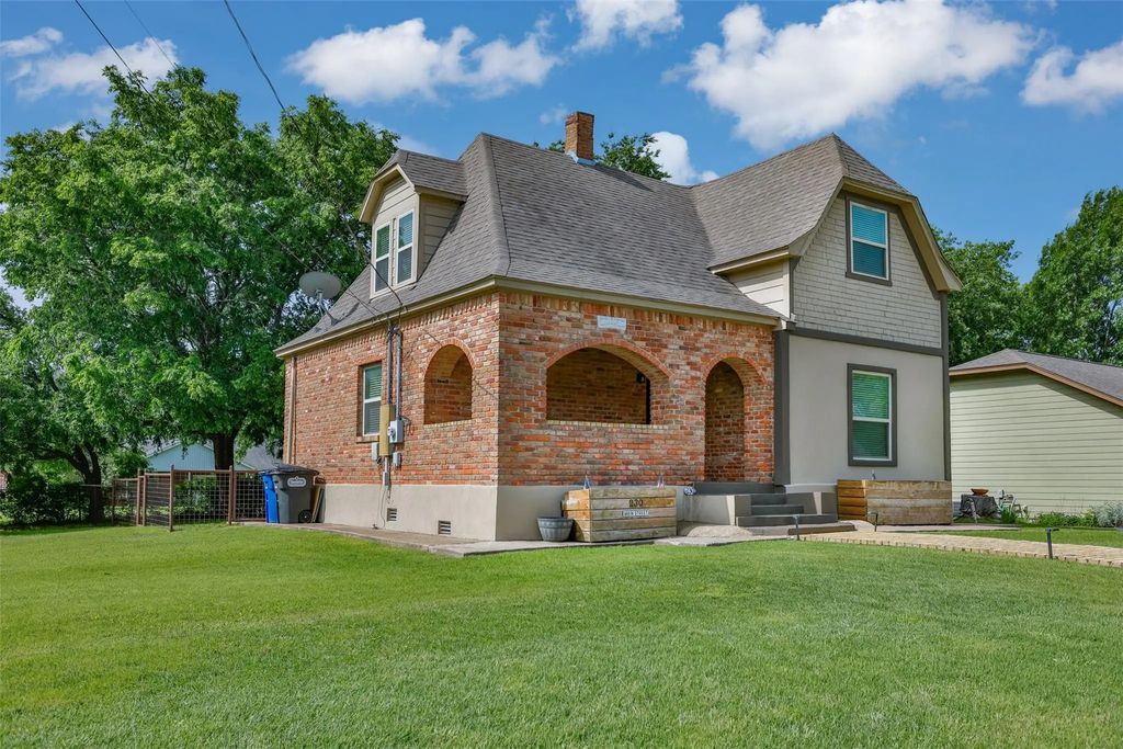 230 E Main Street, Lindsay