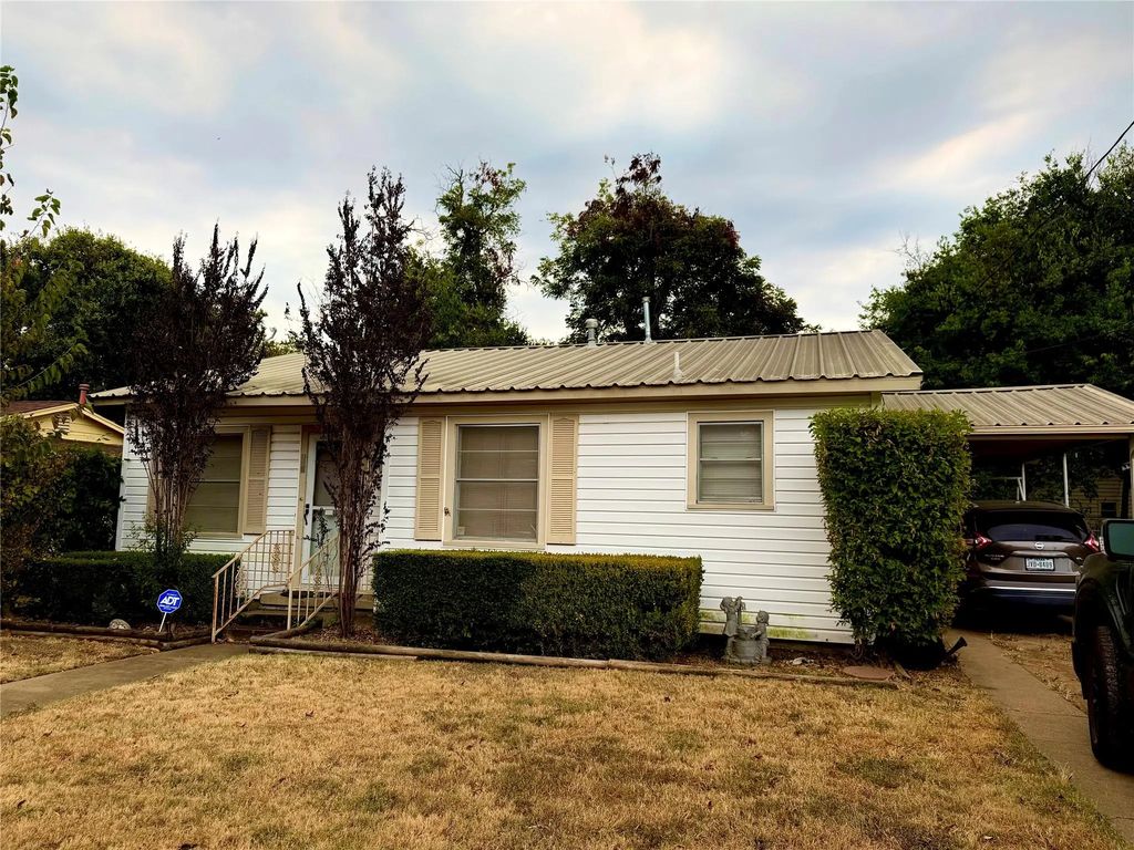113 Moon Street, Cleburne