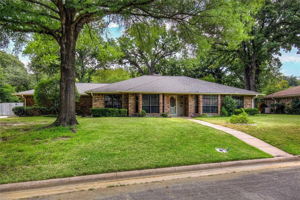 5027 Lacy Lane, Greenville