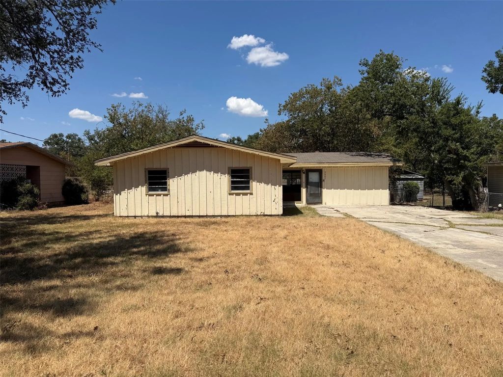 2405 Avenue E, Brownwood