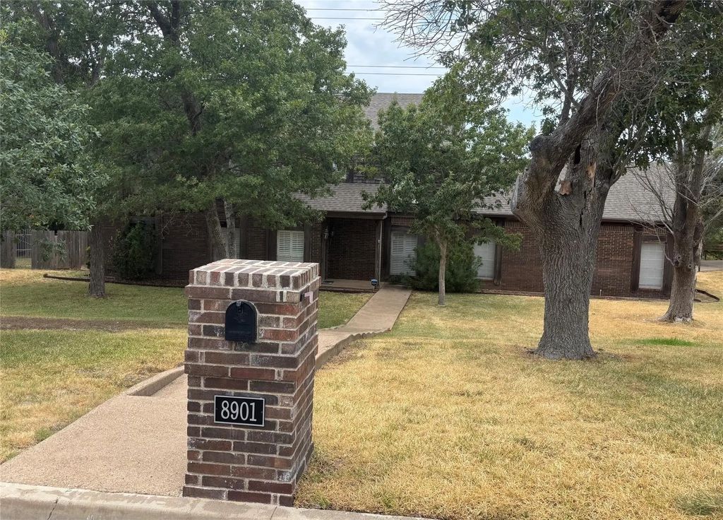 8901 Raven Drive, Woodway