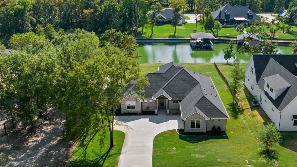 566 Clubhouse Drive, Corsicana