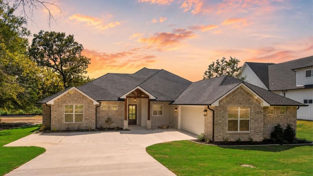 566 Clubhouse Drive, Corsicana