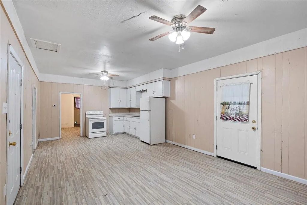 212 W 3rd Street, Purdon