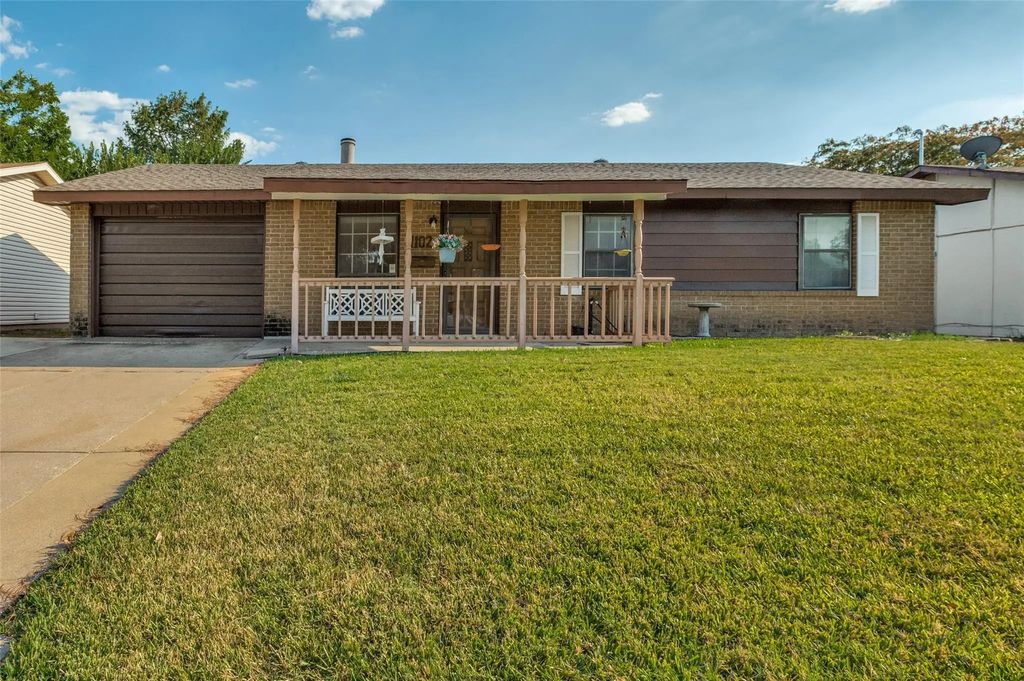 1102 Springwood Drive, Lewisville