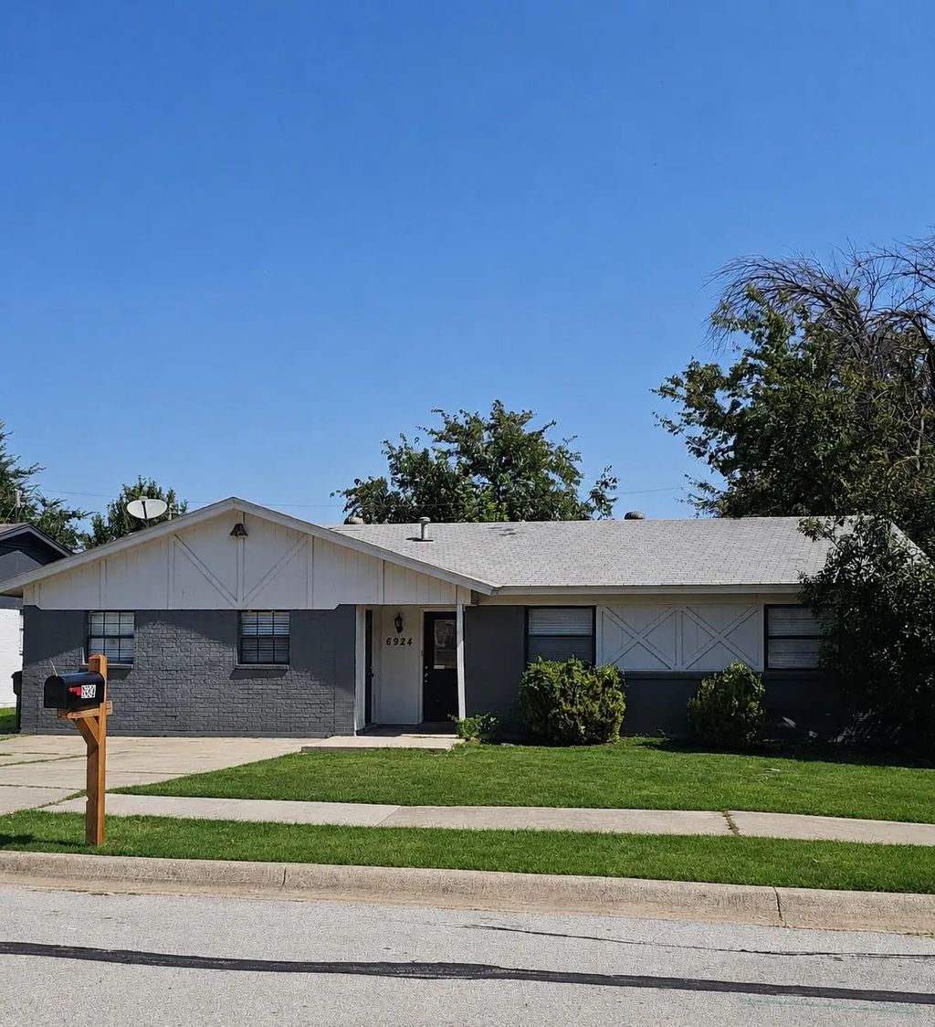 6924 Yorkston Street, Watauga