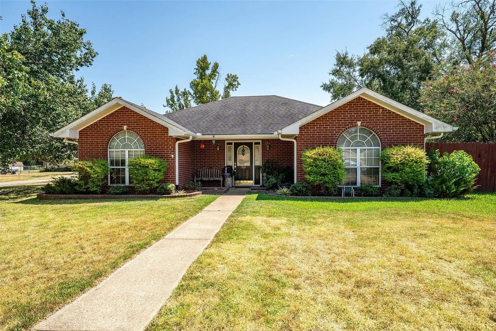 310 Linda Lane, Lindale