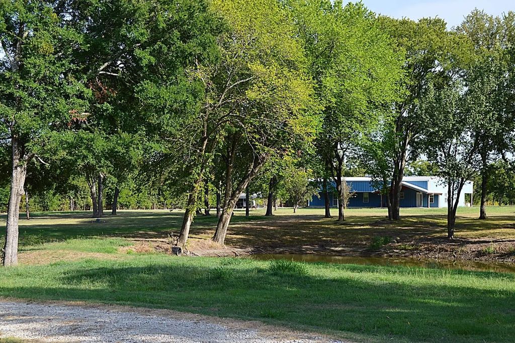 4881 White Rock, Lone Oak