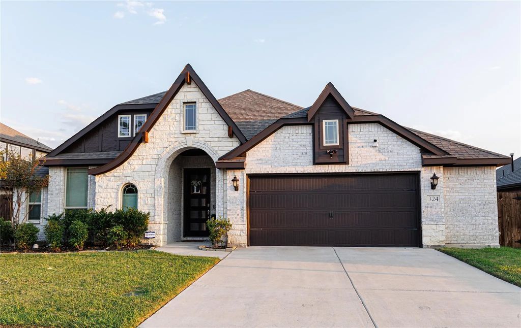 324 W Milas Lane, Glenn Heights