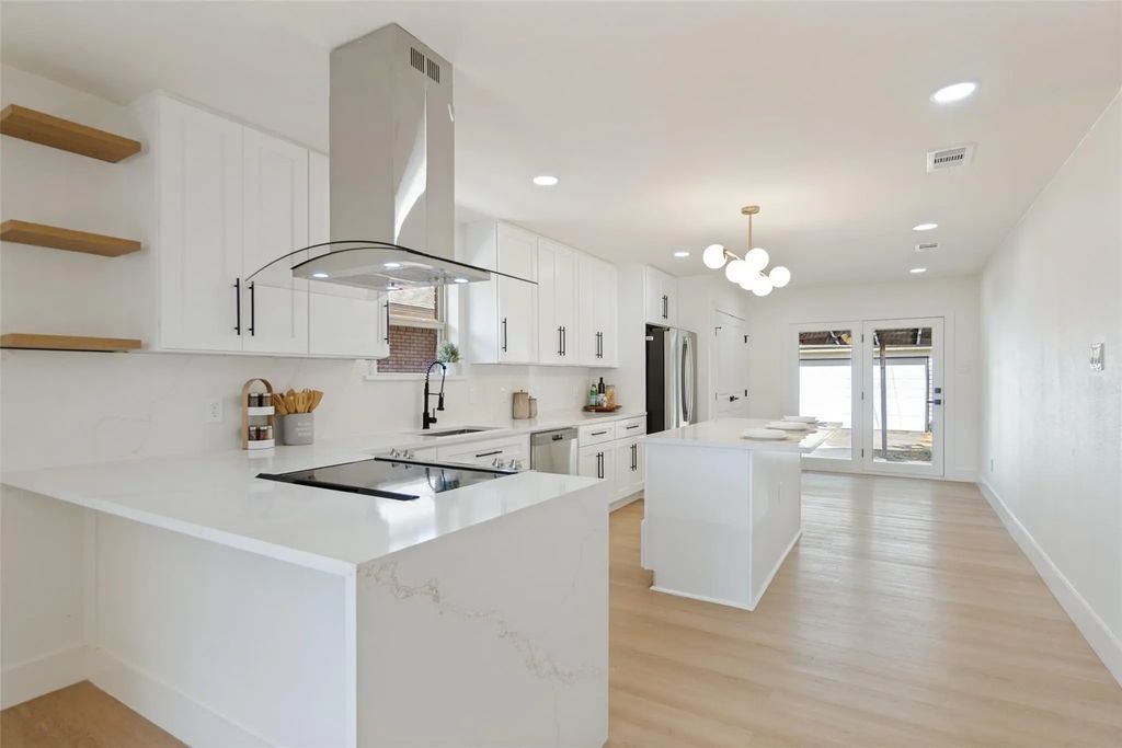 9102 Lindaro Lane, Dallas