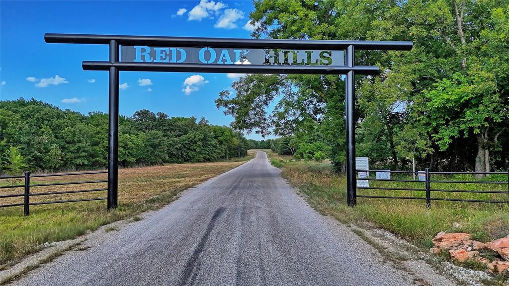 384 Red Oak Hills Road, Nocona