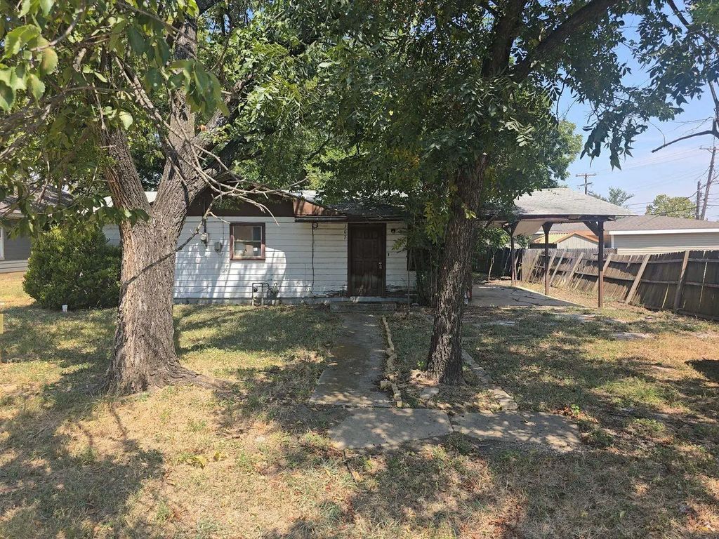307 E Weaver Avenue, Alvarado
