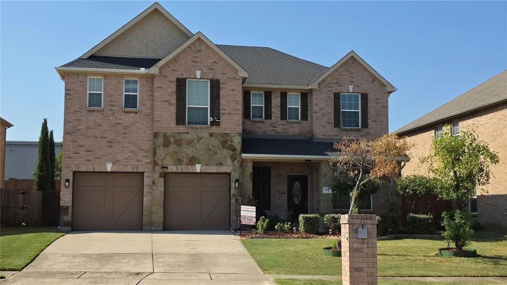 606 Port Royale Way, Euless