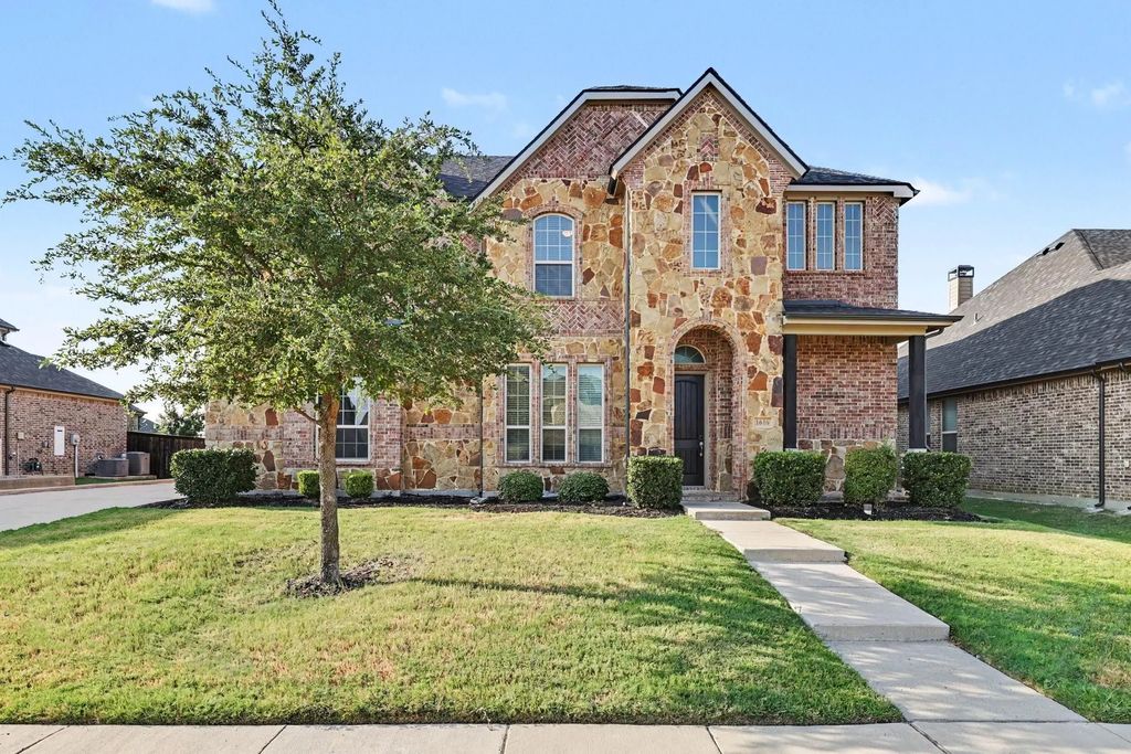 1616 Canals Drive, Little Elm
