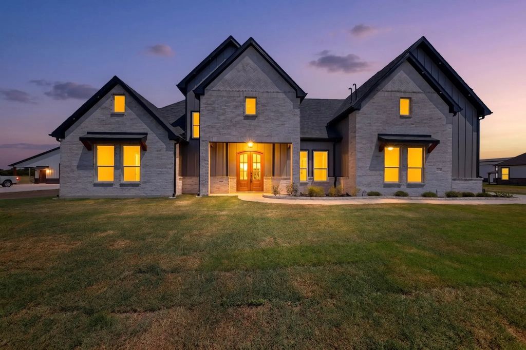 204 Cr 4615, Wolfe City