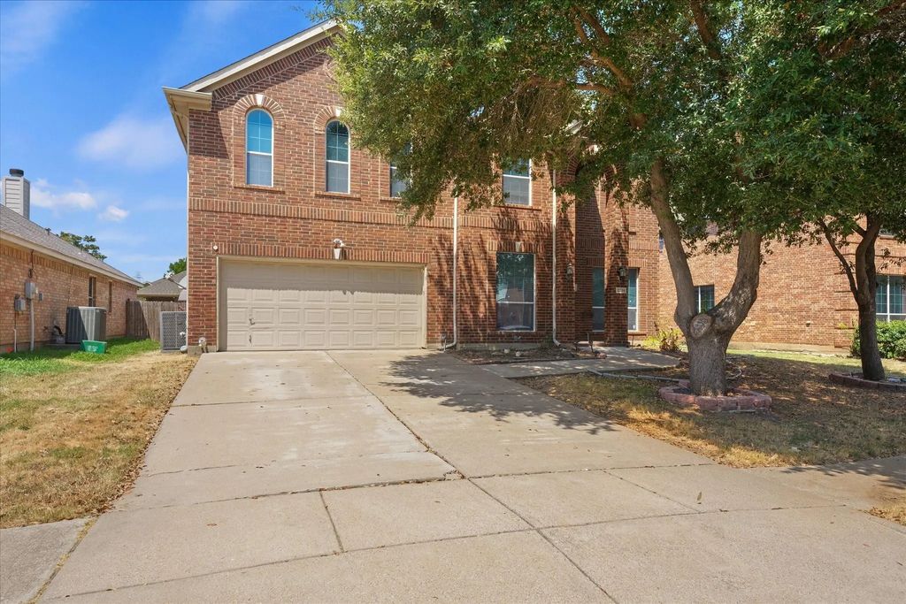 2236 Sparrow Hawk Court, Grand Prairie