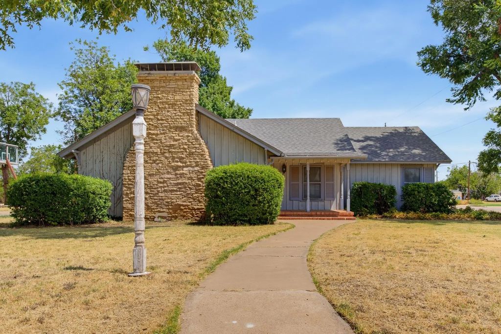 360 S 11th Avenue, Munday