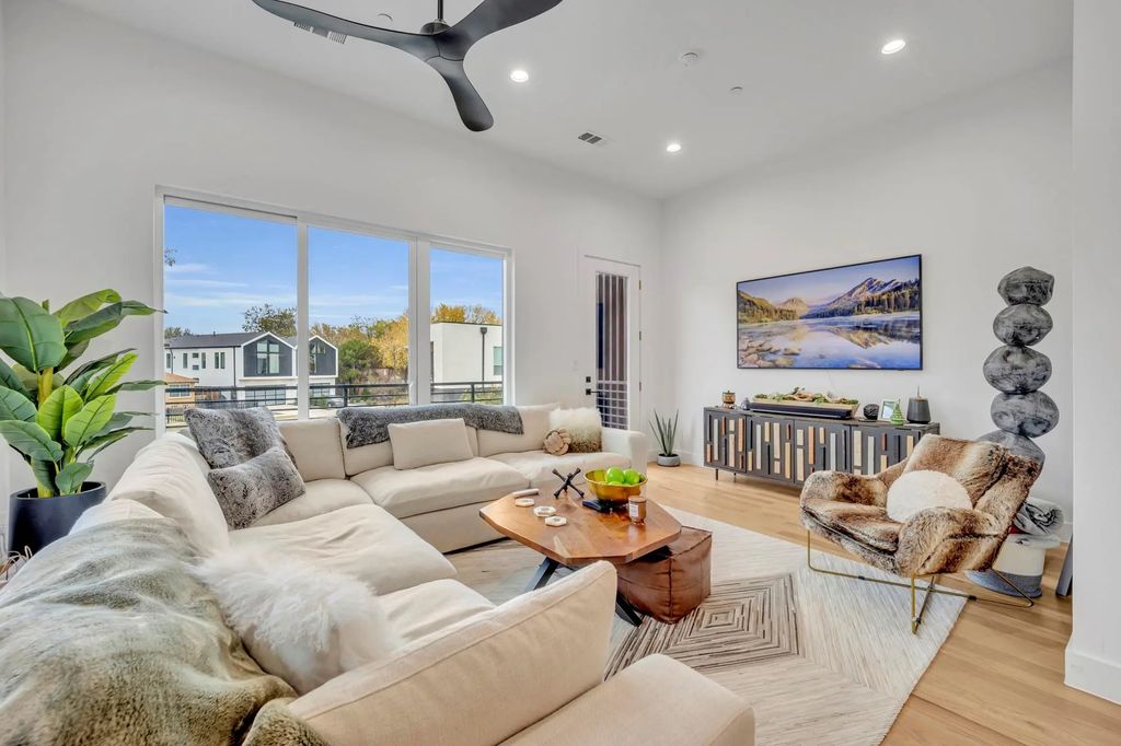 4631 Belmont Avenue 202, Dallas