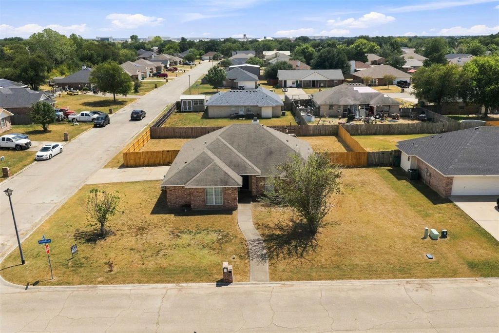 220 Knight Lane, Lacy Lakeview
