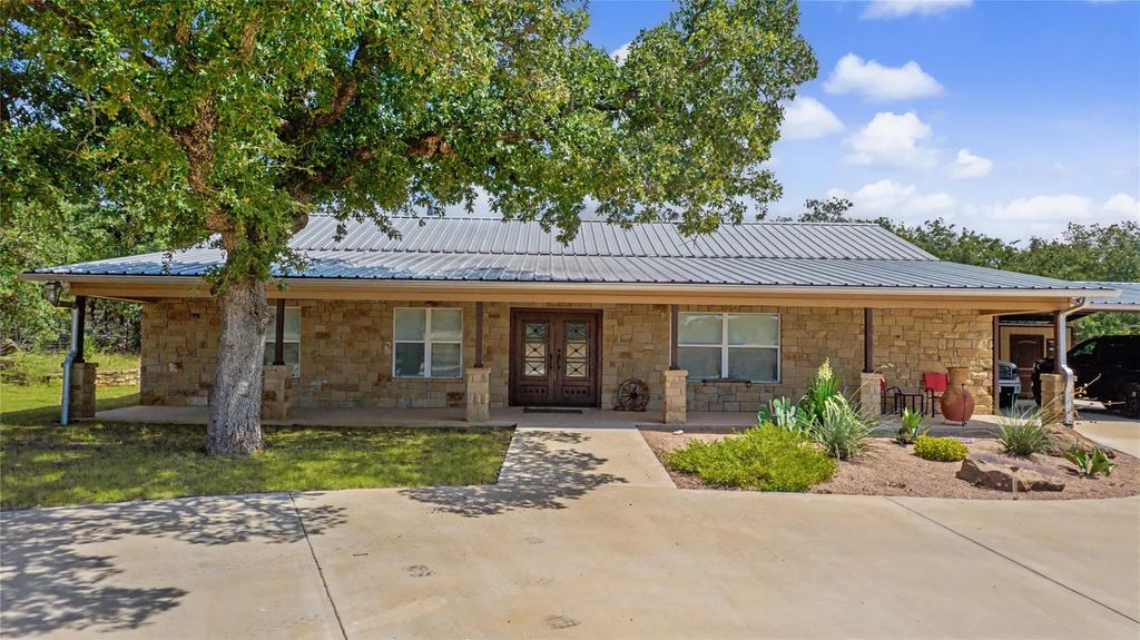 2728 S Fm 129, Santo