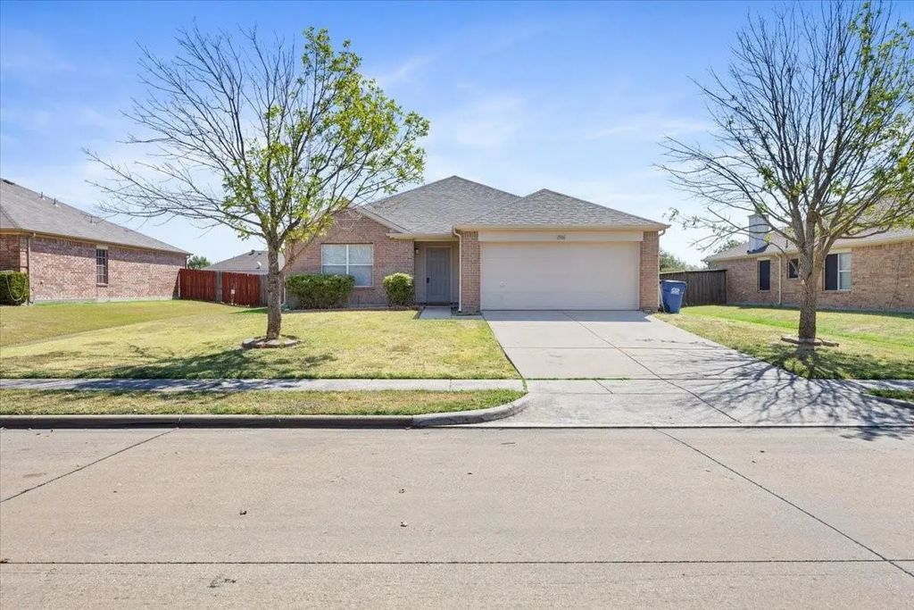 1506 Waters Edge Drive, Glenn Heights